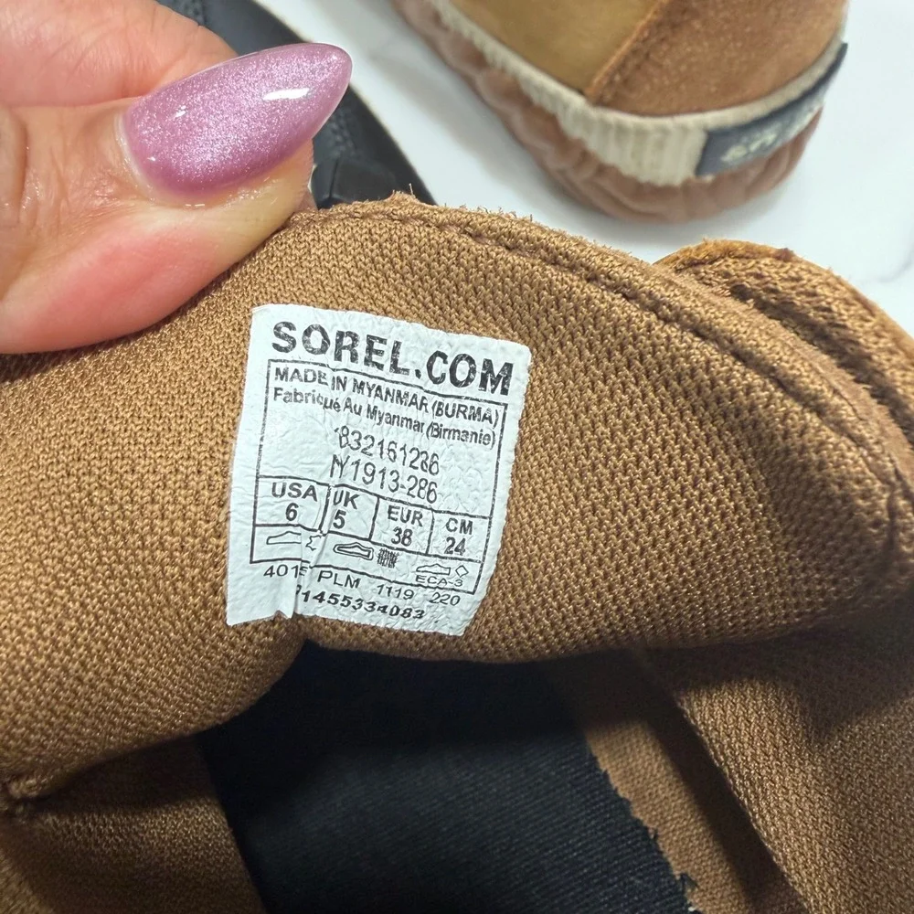 Sorel Out N About Plus Waterproof Duck Boots Tan Black Suede Ankle size  6